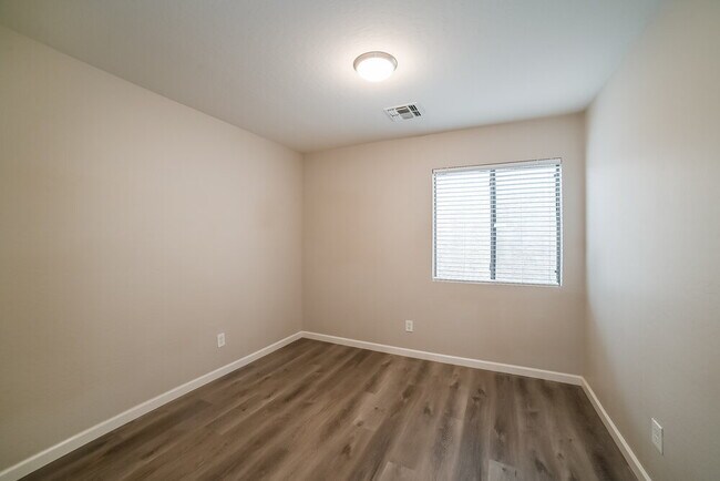 Building Photo - 12737 W Calavar Rd