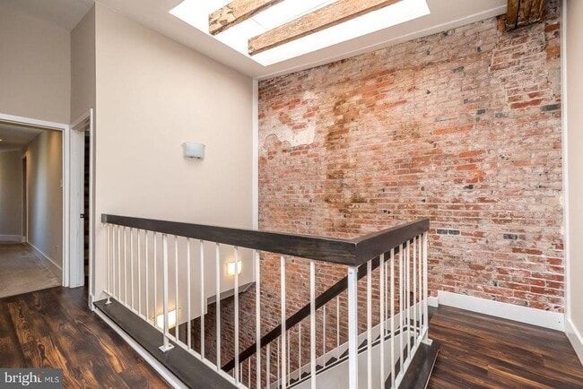 Building Photo - 114-18 Naudain St
