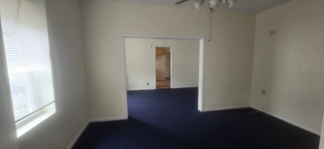 Building Photo - 1614 Summit Ave