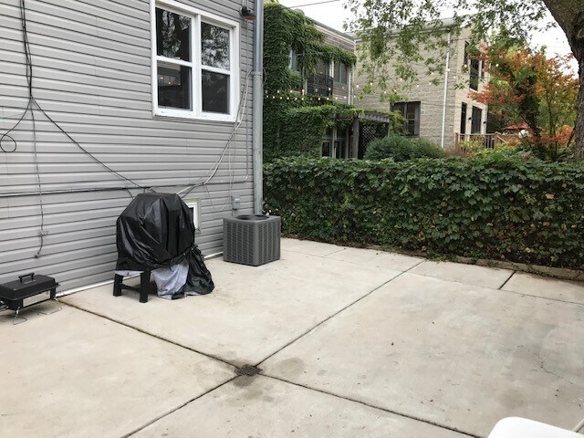 Building Photo - 2248 N Southport Ave