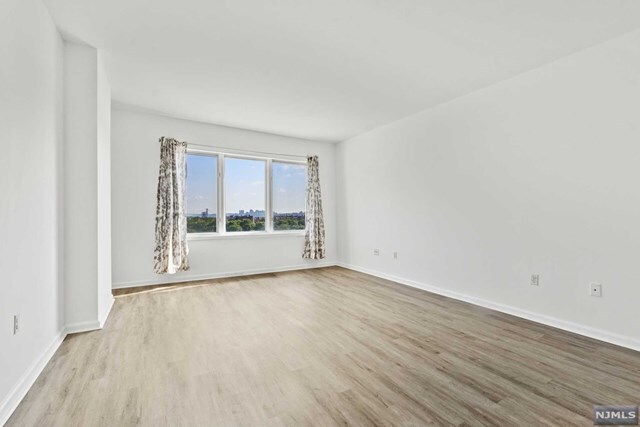 Building Photo - 509 River Rd