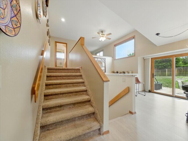 Building Photo - 440 Torrey Pines Way