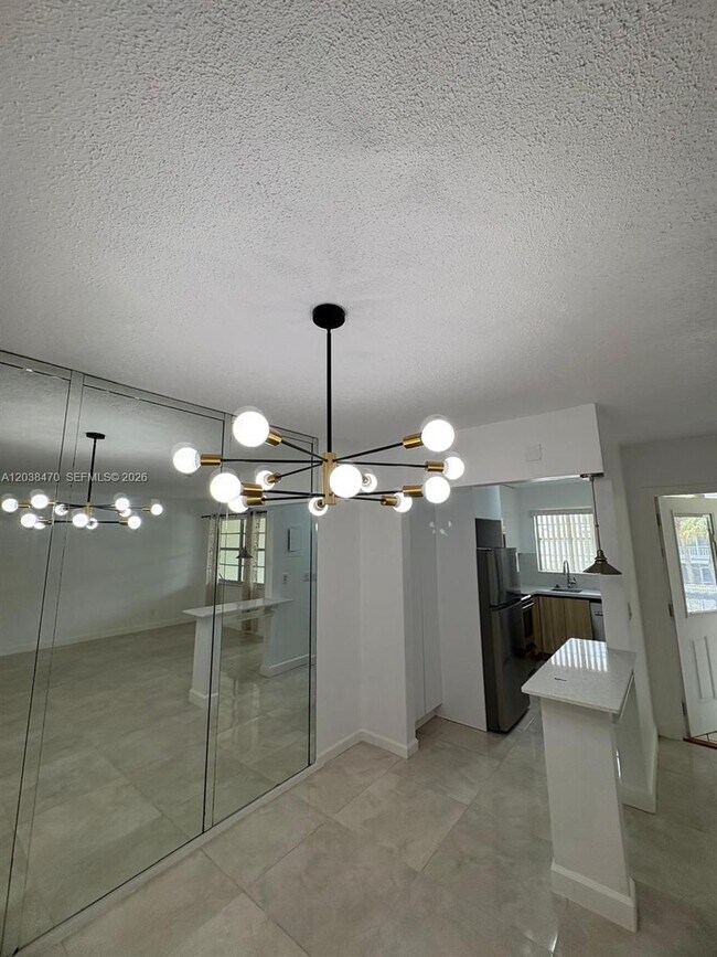 Building Photo - 541 Blue Heron Dr