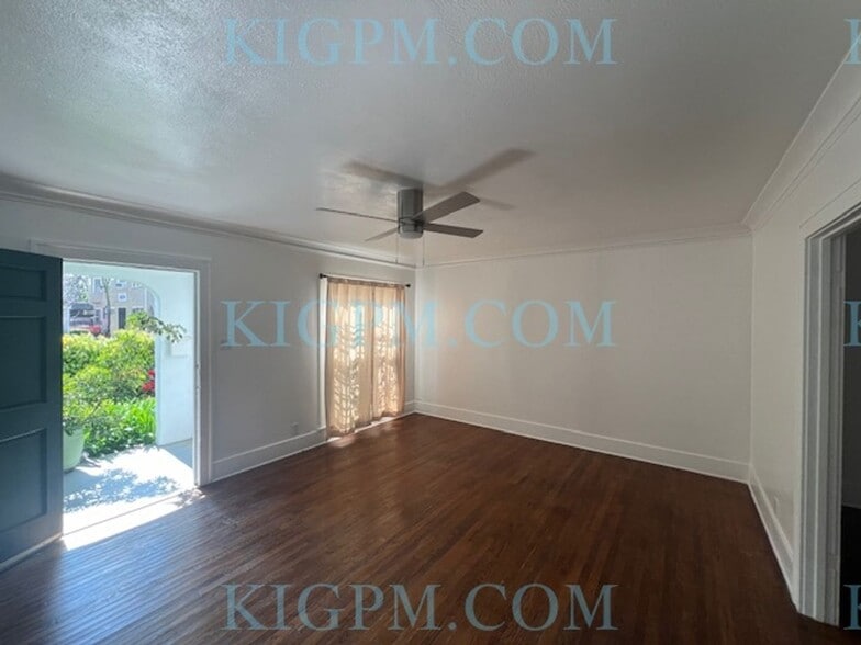 Building Photo - 2-Bedroom Duplex in Prime Mid-Wilshire Area!