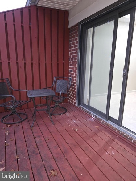 Building Photo - 206 Skyhill Rd