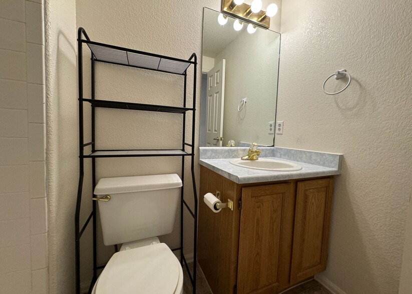 Building Photo - 6913 Yellowpine Dr