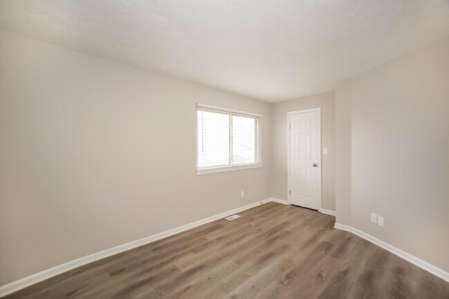 Building Photo - 711 Shady Creek Dr