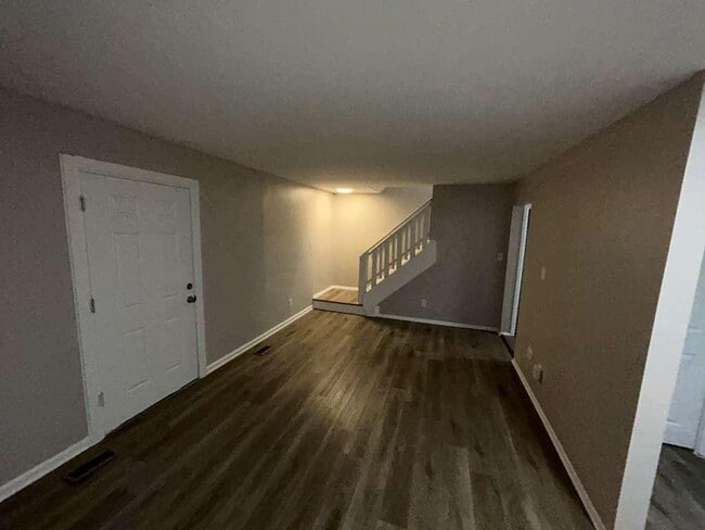 Building Photo - Colonial Ready For You