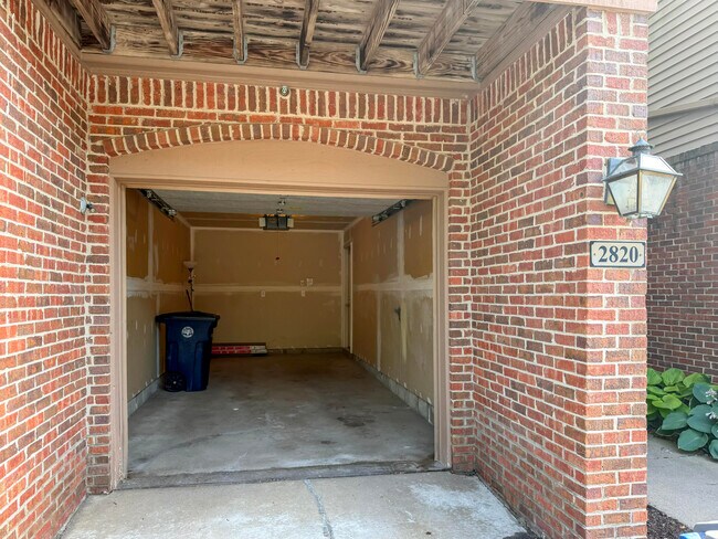 Building Photo - 2820 Barclay Wy