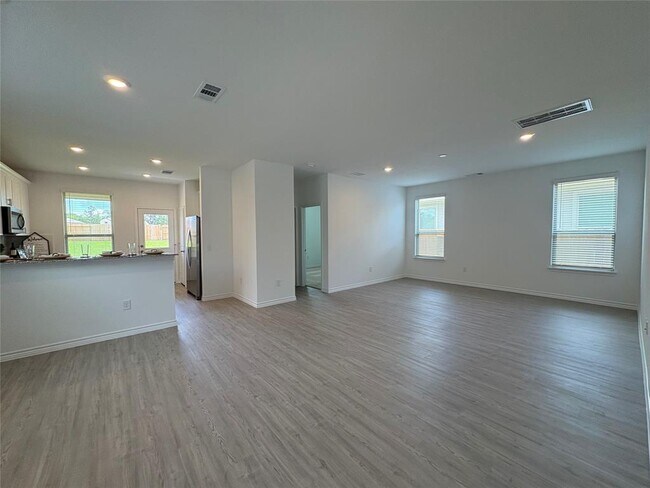 Building Photo - 15190 Cyn Rpds Rd
