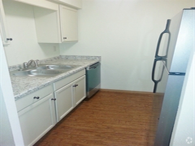 Kitchen - Central Park Apartments