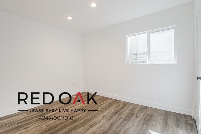 Building Photo - 2965 Waverly Dr