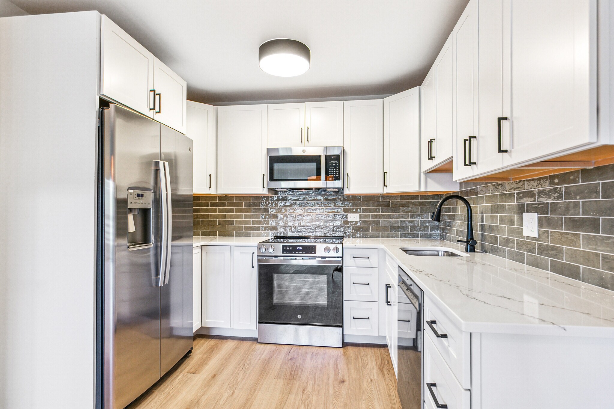 Building Photo - 725 S Alton Way