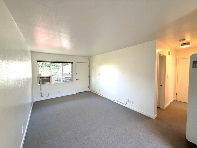 Building Photo - 500 Red Hill Ave