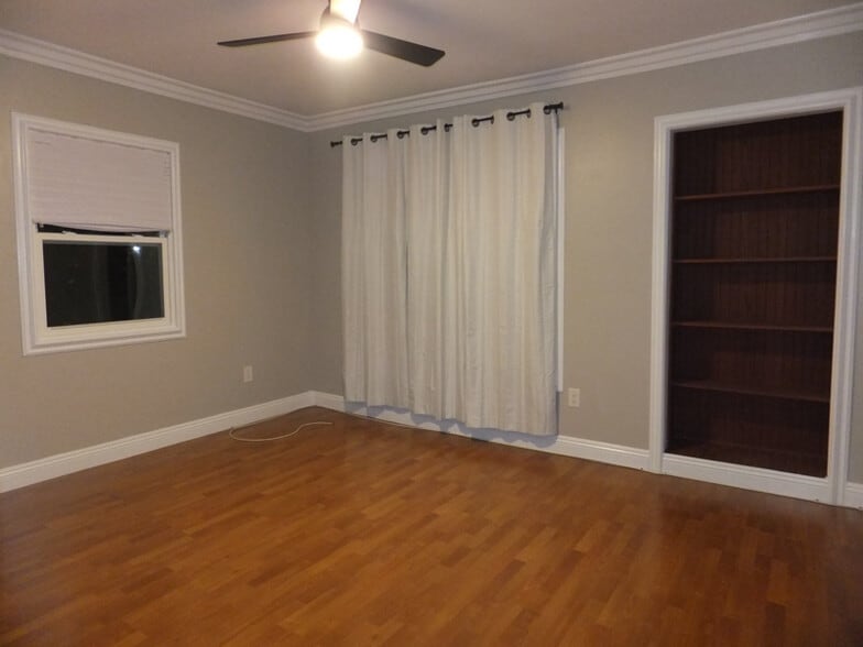 Building Photo - 3920 E 11th St