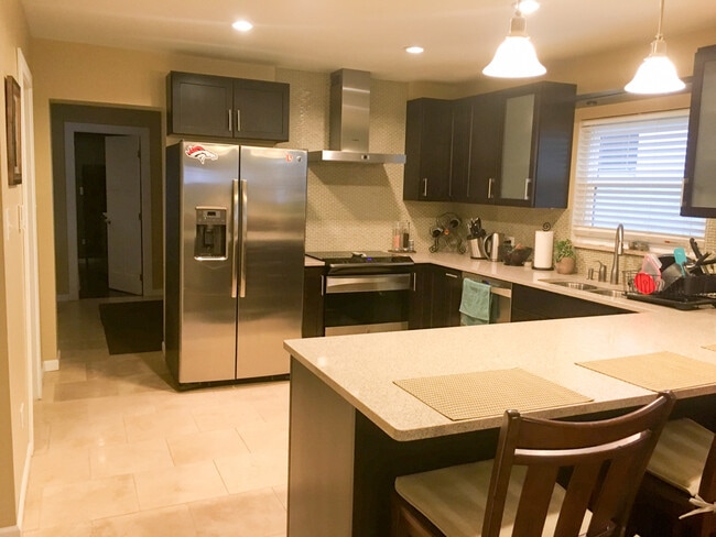Building Photo - Evolve Real Estate: Fully Remodeled Gorgeous Bungalow in West Wash Park. 2 Bedrooms August 1!