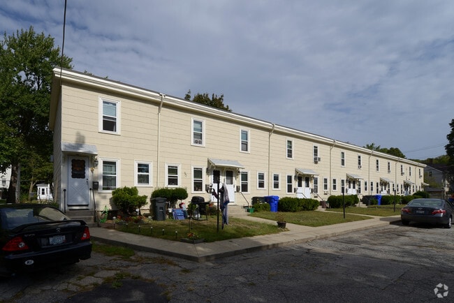 Building Photo - 2-24 Oakleigh Ave