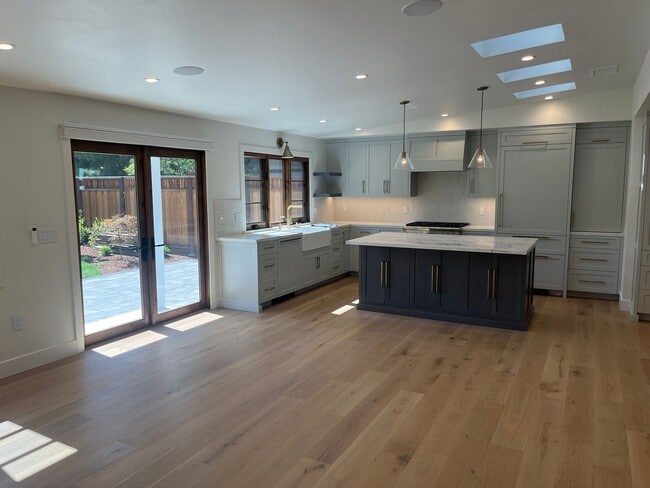 Building Photo - Completely Remodeled Home in Prime Los Gat...