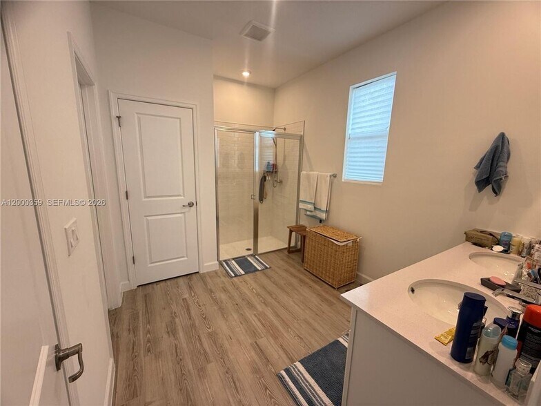 Building Photo - 10503 SW Orana Dr