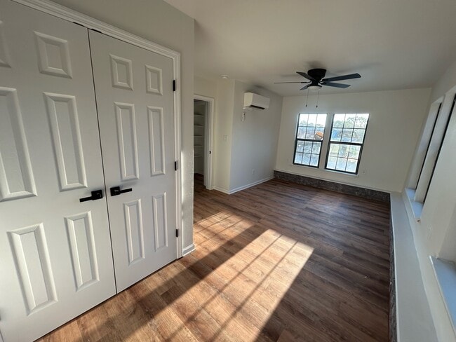 Building Photo - 923 McMath Ave