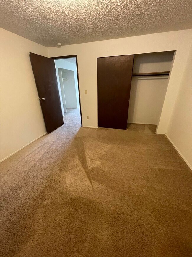 Building Photo - 2 Bedroom unit with Garage in Blaine