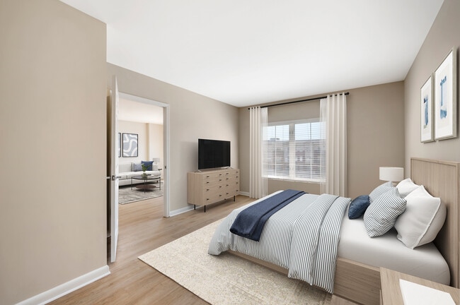 Signature Collection bedroom with hard surface flooring - Avalon Clarendon