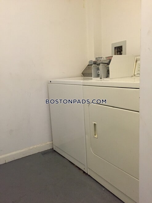 Building Photo - 43 May St