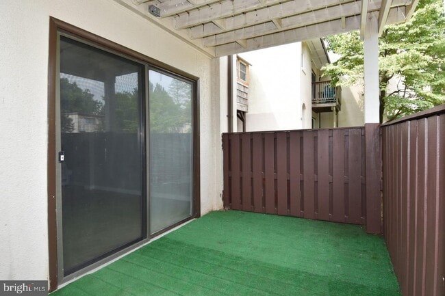 Building Photo - 1627 Valencia Way