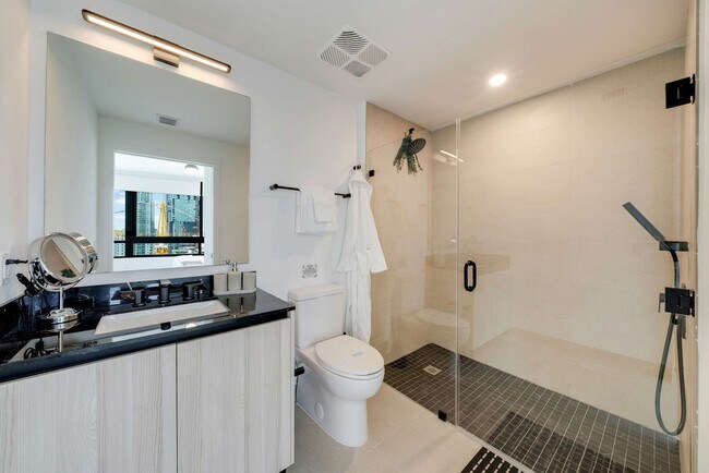 Building Photo - 225 N Miami Ave