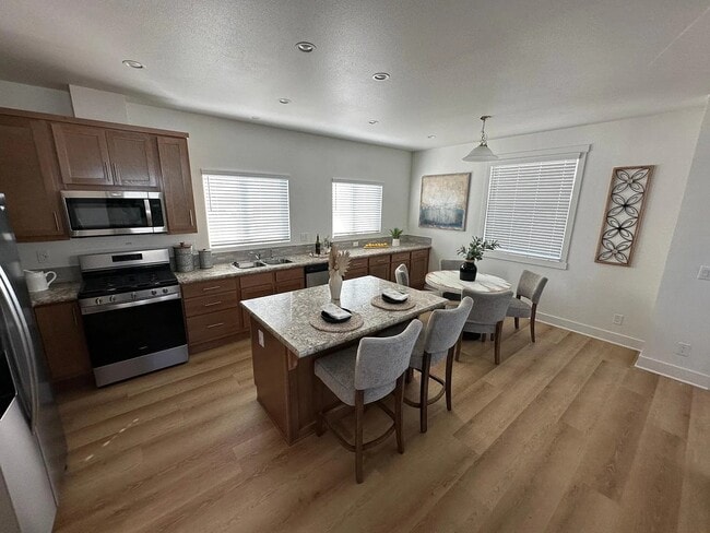 Building Photo - 17 Dart St