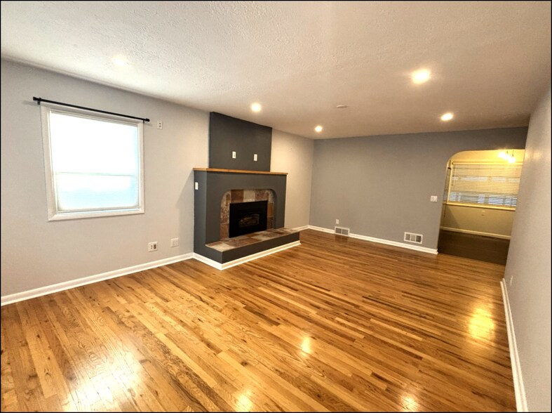 Building Photo - 1617 S Leadville Ave