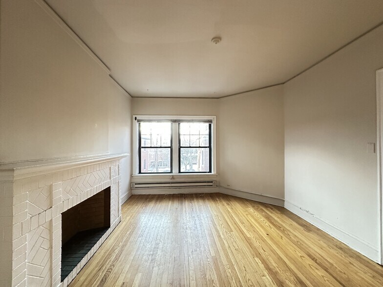 Building Photo - 1307 Oak Ave