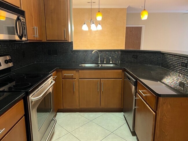 Primary Photo - Upgraded First Floor Condo - Estate at Wes...