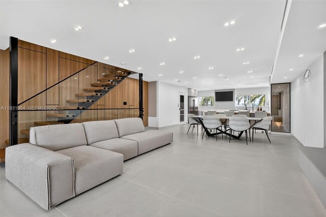 Building Photo - 3830 NE 171 St