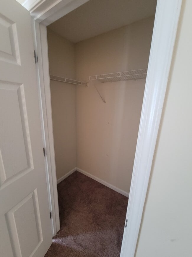 Building Photo - 3BR Townhome, Total Electric