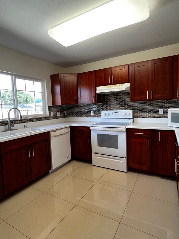 Primary Photo - 3470 Pahoa Ave