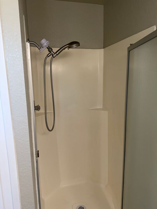Building Photo - Updated 3-bedroom, 2-bathroom house in desirable Thurston neighborhood!
