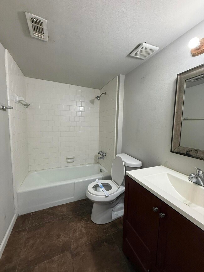 Building Photo - 403 Marshall Ct