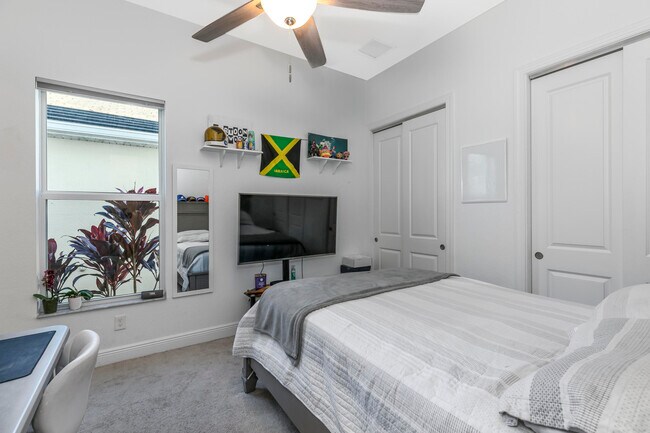 Building Photo - 4660 SW Ardsley Dr