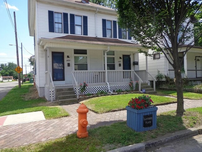 Building Photo - 557 E Whittier St
