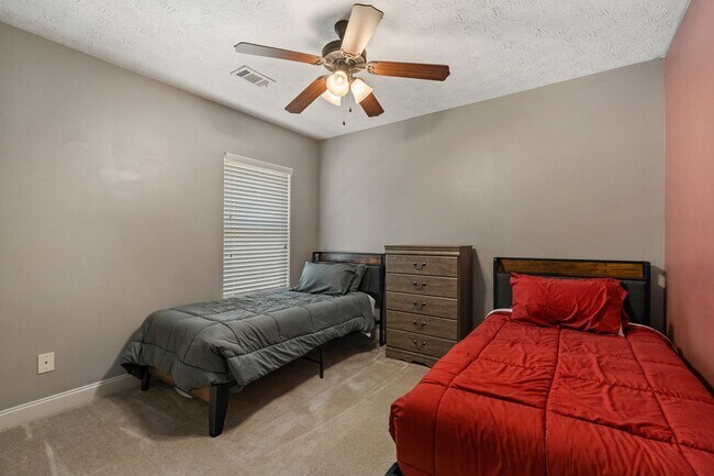 Building Photo - 3 Bedroom, 2 Bath, 1826 Heated Sq Ft Home ...