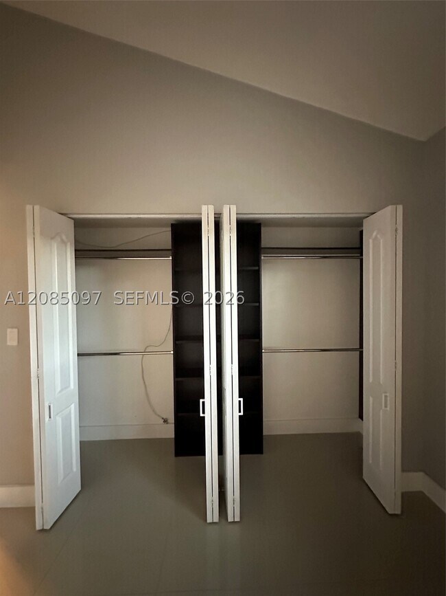 Building Photo - 14357 Kendale Lakes Dr