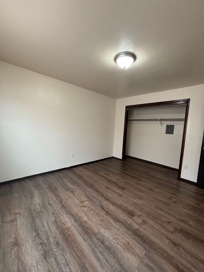 Building Photo - 8548 W Appleton Ave
