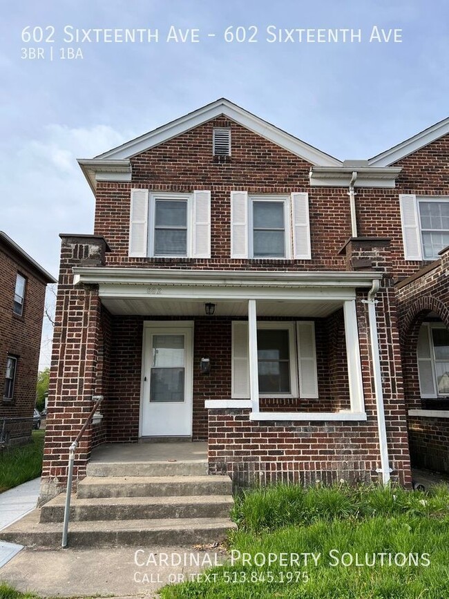 Building Photo - Spacious 3 Bedroom Townhome with 2 Full Ba...