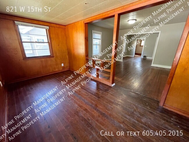 Building Photo - 821 W 15th St