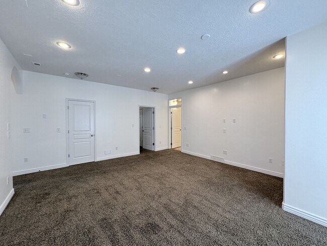 Building Photo - Peppercorn