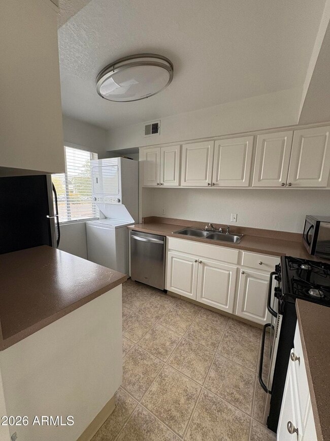 Building Photo - 7141 N 16th St