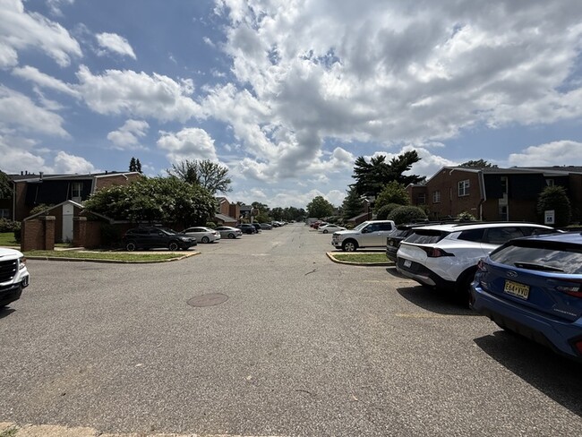 Building Photo - 2041 Harbour Dr
