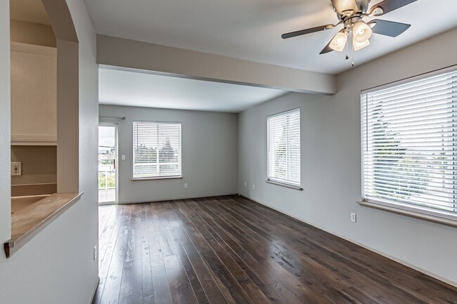 Building Photo - Wonderful Townhome in Browns Point with VI...