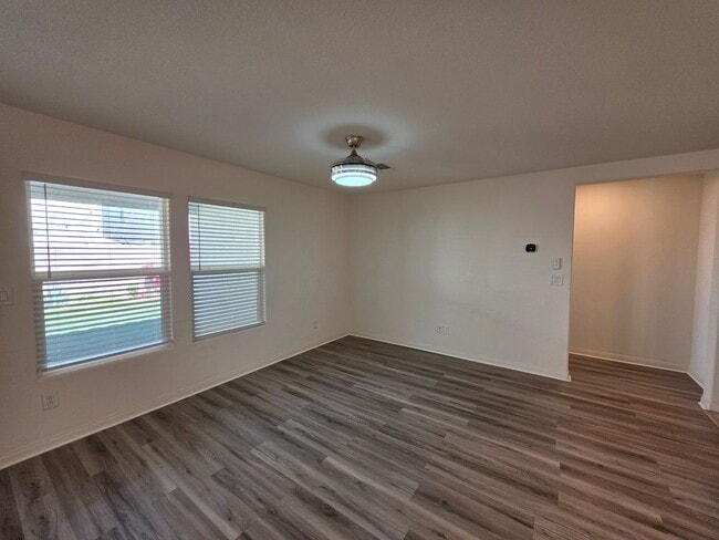 Building Photo - Newer 3 Bedroom Single Story Home in Gated Community